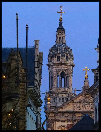 https://commons.wikimedia.org/wiki/Category:Exterior_of_Sint-Carolus-Borromeuskerk_(Antwerp)#/media/File:Carolus_Borromeus_Church_Tower_in_the_Distance_-_panoramio.jpg
