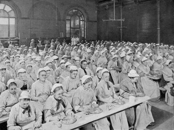 https://en.wikipedia.org/wiki/Workhouse#/media/File:Women_mealtime_st_pancras_workhouse.jpg