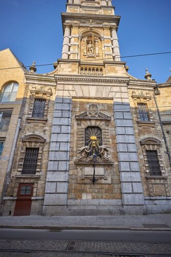 https://commons.wikimedia.org/wiki/Category:Exterior_of_Sint-Carolus-Borromeuskerk_(Antwerp)#/media/File:Antwerp_Sint-Carolus_Borromeuskerk_entrance.jpg