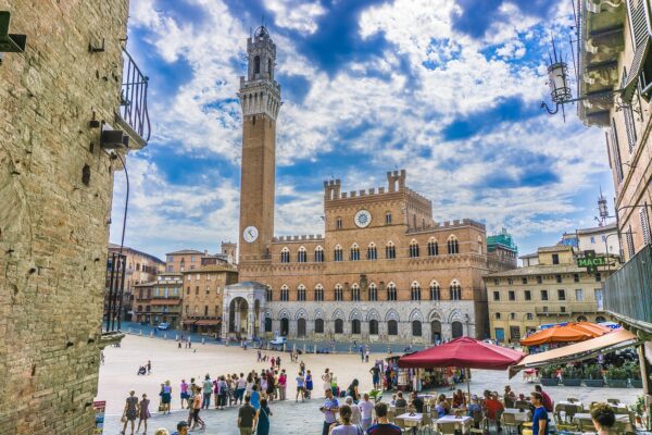 Visit Siena https://pixabay.com/de/photos/siena-toskana-italien-architektur-1646147/