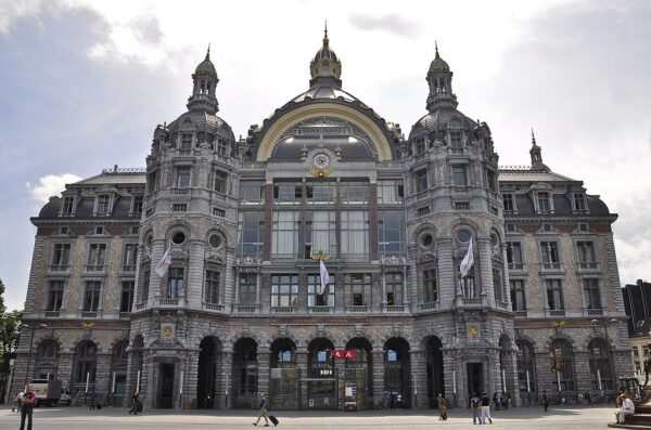 Antwerpen-Centraal  https://en.wikipedia.org/wiki/Antwerpen-Centraal_railway_station
