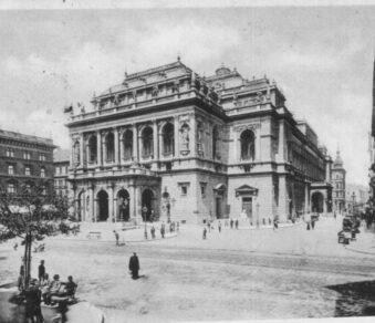https://en.wikipedia.org/wiki/Hungarian_State_Opera_House