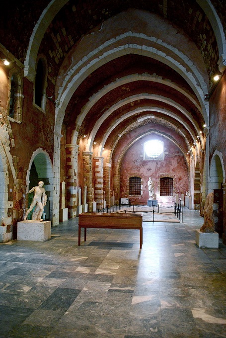 https://en.wikipedia.org/wiki/Archaeological_Museum_of_Chania#/media/File:AMC_Intern_of_Museum_of_Chania_(Crete)_1.jpg