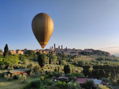 https://www.facebook.com/tuscanyballooning/photos