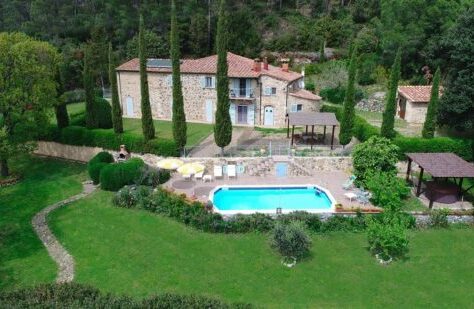 https://www.tripadvisor.com/VacationRentalReview-g187902-d1785839-Tuscany_Villa_with_pool_Villa_le_Capanne_holday_in_private_villas-Siena_Tuscany.html