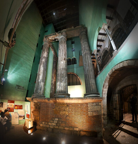 https://en.wikipedia.org/wiki/Temple_of_Augustus,_Barcelona#/media/File:Columnas_Templo_de_Augusto_Barcelona.jpg
