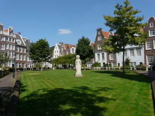 Begijnhof  https://en.wikipedia.org/wiki/Begijnhof,_Amsterdam