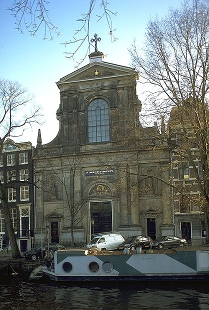 https://commons.wikimedia.org/wiki/Category:De_Duif,_Amsterdam#/media/File:Duif0201.jpg