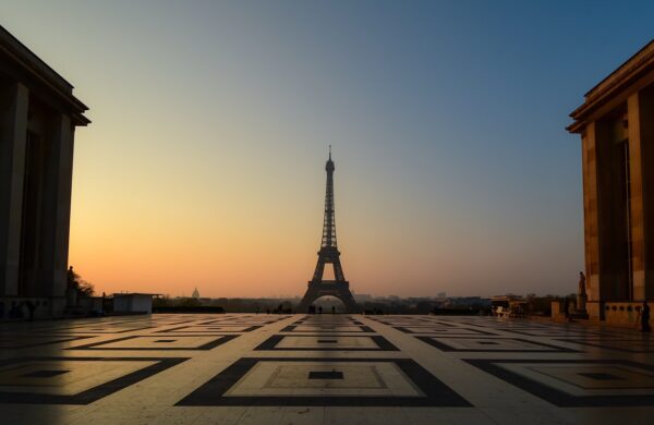 Trocadéro https://pixabay.com/de/photos/eiffelturm-sunrise-paris-trocad%C3%A9ro-4123349/