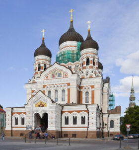 https://en.wikipedia.org/wiki/Alexander_Nevsky_Cathedral,_Tallinn#/media/File:Catedral_de_Alejandro_Nevsky,_Tallin,_Estonia,_2012-08-11,_DD_46.JPG