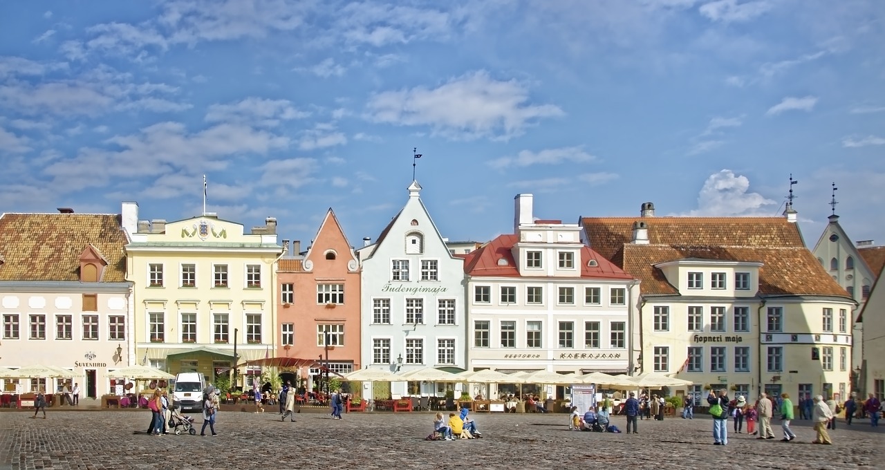 https://pixabay.com/photos/estonia-tallinn-historic-center-3729913/