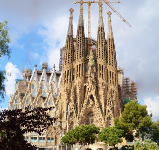 La Sagrada Familia https://pixabay.com/de/photos/kathedrale-sagrada-familia-spanien-235234/