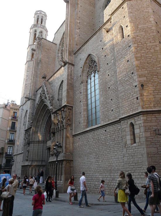 https://commons.wikimedia.org/wiki/Category:Main_facade_of_Santa_Maria_del_Mar#/media/File:Santa_Maria_del_Mar_P1040506.JPG