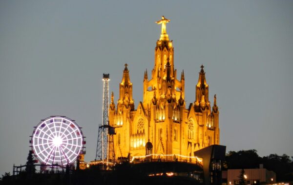 https://pixabay.com/de/photos/barcelona-catalonia-stadt-tibidabo-967065/