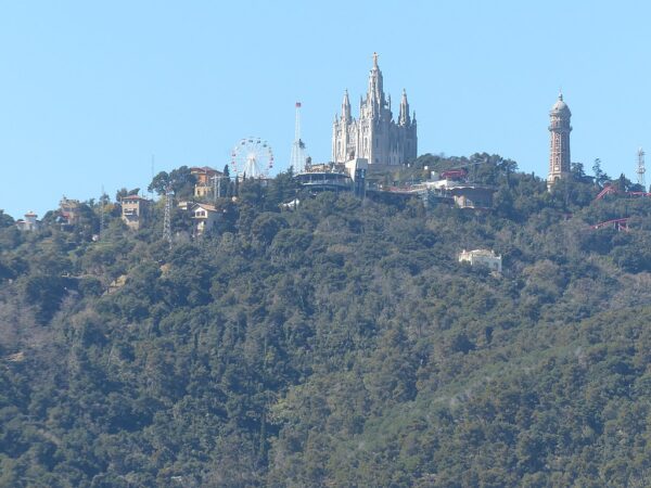 https://commons.wikimedia.org/wiki/Category:Tibidabo#/media/File:2019_03_16_AIDA_Barcelona_(150).jpg