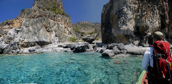 https://commons.wikimedia.org/wiki/Category:Gorge_of_Samaria_Biosphere_Reserve#/media/File:Kreta2013_Soughia_AgiaRoumeli_M%C3%BCndung_der_Tripiti-Schlucht.jpg