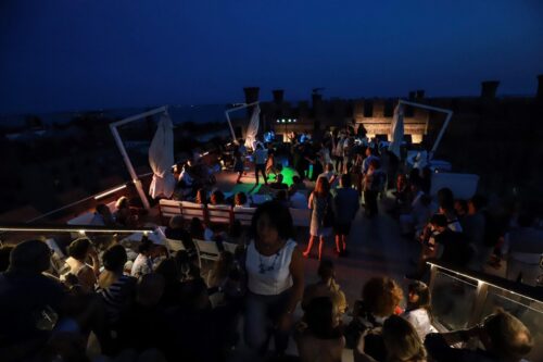 Skyline Rooftop Bar (Nightclub)