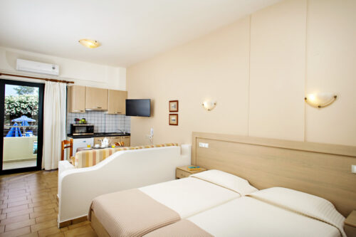 http://www.lefka-apartments.gr/