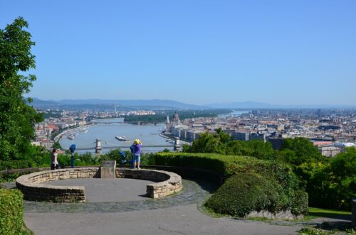 https://pixabay.com/de/photos/budapest-gell%C3%A9rt-hill-das-parlament-1522054/