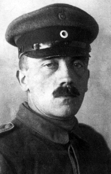 https://en.wikipedia.org/wiki/Military_career_of_Adolf_Hitler#/media/File:Hitler_1921.jpg