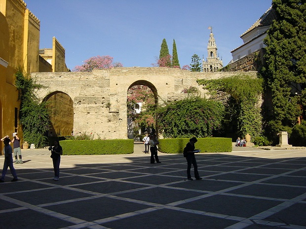 https://commons.wikimedia.org/wiki/Category:Patio_de_la_Monter%C3%ADa,_Alc%C3%A1zar_of_Seville