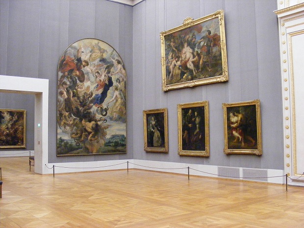 https://commons.wikimedia.org/wiki/Category:Interior_of_the_Alte_Pinakothek#/media/File:Alte_Pinakothek-Teilansicht_des_Rubenssaals.JPG
