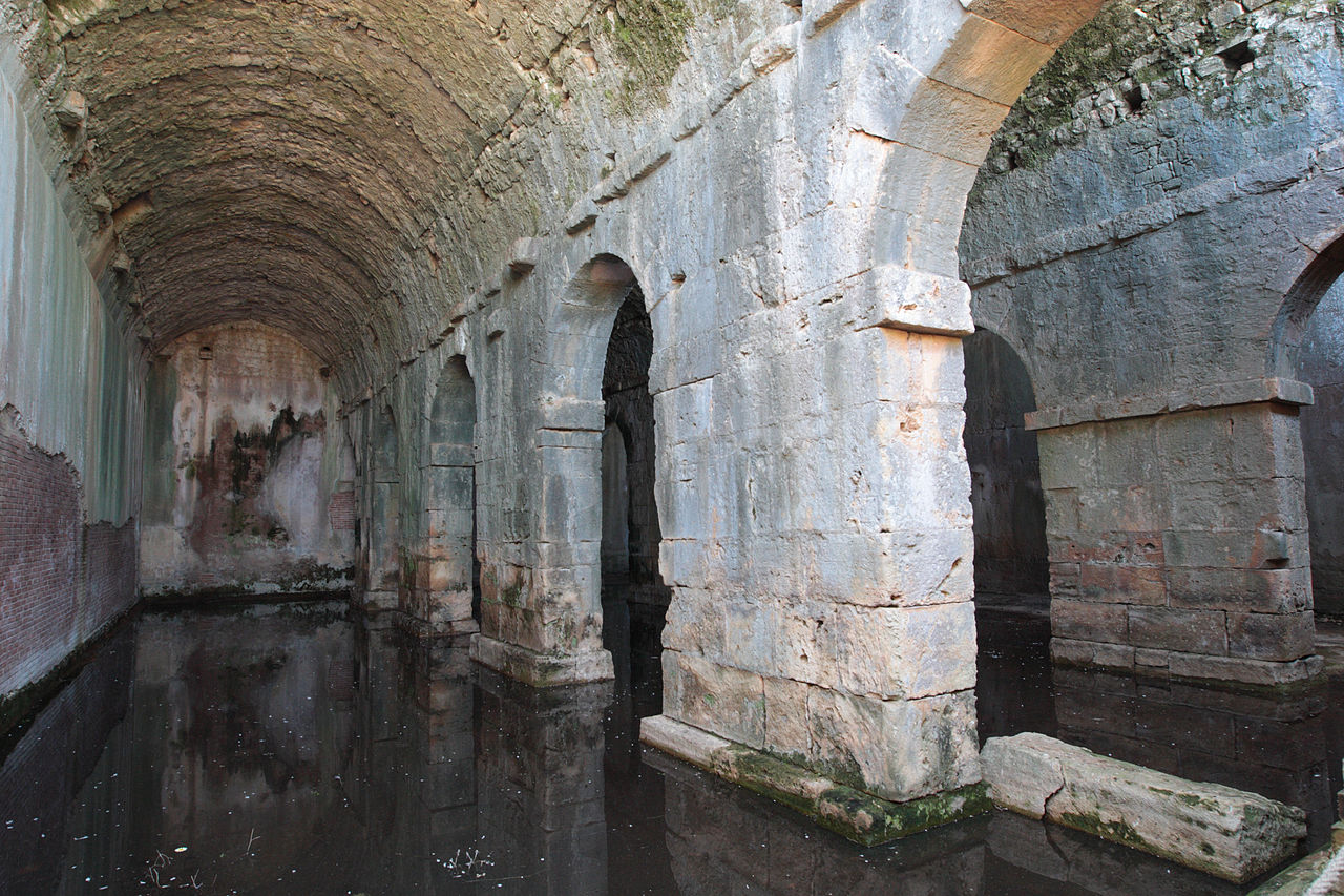 https://commons.wikimedia.org/wiki/Category:Cisterns_in_Aptera#/media/File:ApteraCisterns2(js).jpg