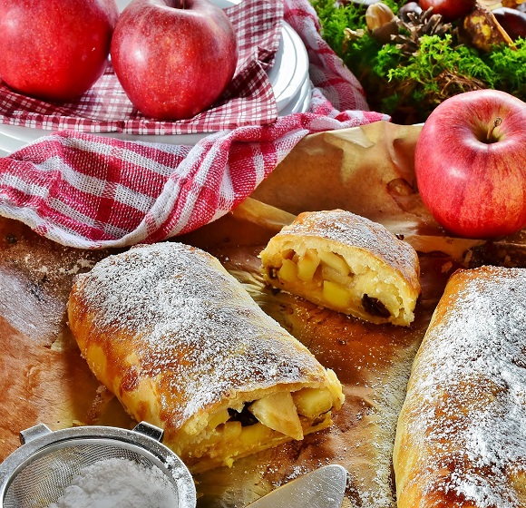 https://pixabay.com/de/photos/strudel-apfelstrudel-apfel-obst-3700357/