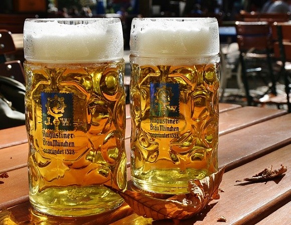 https://pixabay.com/de/photos/bier-ma%C3%9F-bier-bierkrug-gerstensaft-3749664/