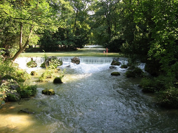 https://de.wikipedia.org/wiki/Schwabinger_Bach#/media/Datei:Abzweigung_Schwabinger_Bachs_-_Eisbach.jpg