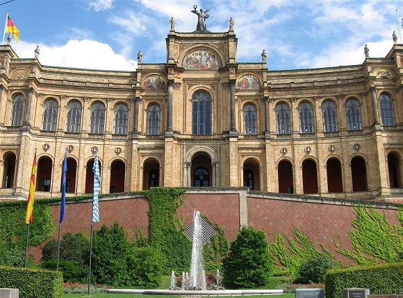 https://commons.wikimedia.org/wiki/Category:Fountain_in_front_of_the_Maximilianeum#/media/File:Springbrunnen_vor_dem_Maximilianeum_Muenchen-1.jpg