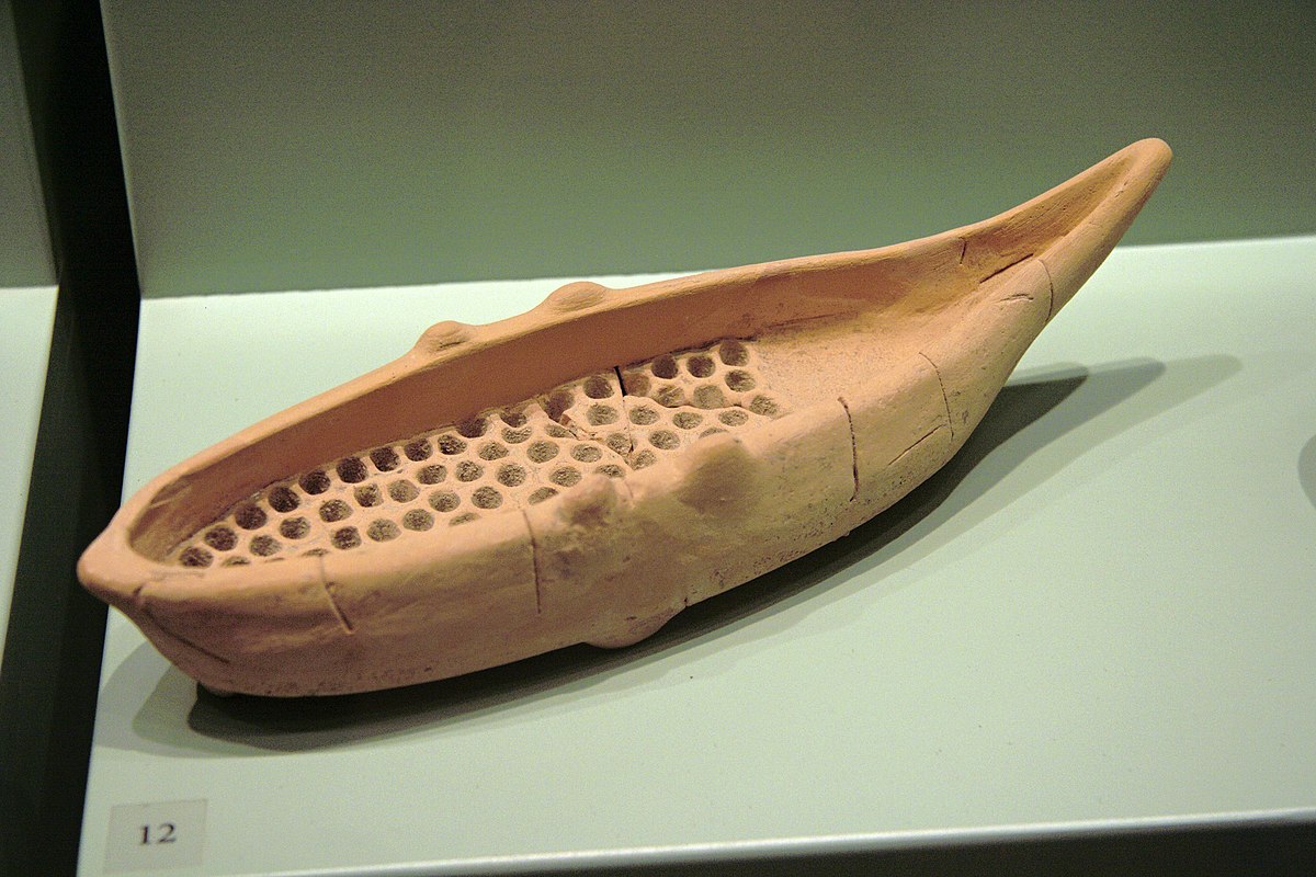 https://commons.wikimedia.org/wiki/File:Model_of_a_Minoan_ship,_Crete,_1900-1700_BC,_AM_Chania,_076171.jpg