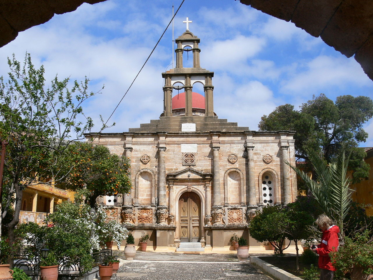 https://en.wikipedia.org/wiki/Gouverneto_Monastery#/media/File:Moni_Gouvernetou_-_Kloster_-_Kirche.jpg