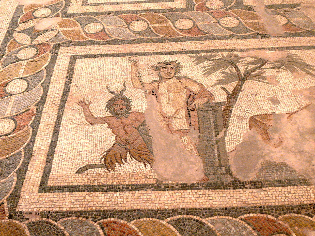 https://commons.wikimedia.org/wiki/Category:Ancient_Roman_art_in_the_Archaeological_Museum_(Chania)#/media/File:AMC_-_Mosaik_1.jpg