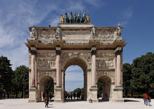 https://en.wikipedia.org/wiki/Arc_de_Triomphe_du_Carrousel#/media/File:Paris_-_Jardin_des_Tuileries_-_Arc_de_Triomphe_du_Carrousel_-_PA00085992_-_003.jpg