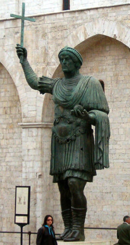 https://en.wikipedia.org/wiki/Valentinian_I#/media/File:Colosso-de-barletta.jpg