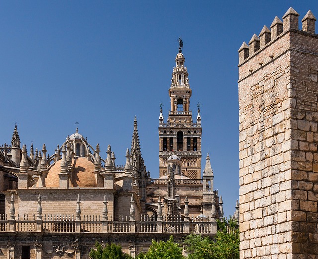 https://pixabay.com/de/photos/sevilla-spanien-real-alcazar-dom-95310/