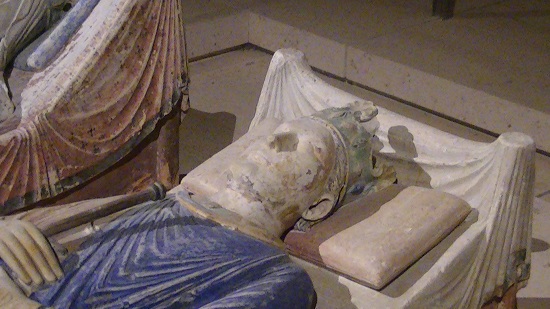 https://en.wikipedia.org/wiki/Henry_II_of_England#/media/File:Church_of_Fontevraud_Abbey_Henry_II_effigy.jpg