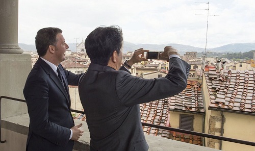 http://www.florencedailynews.com/2016/05/02/palazzo-vecchio-hosted-the-abe-renzi-meeting/