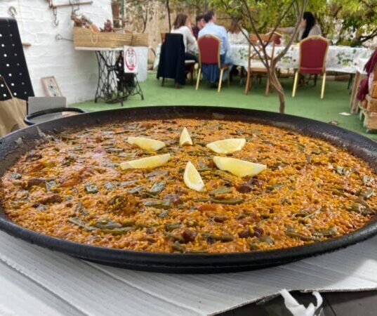 https://www.facebook.com/La-Paella-Sevilla-472678546208314/photos