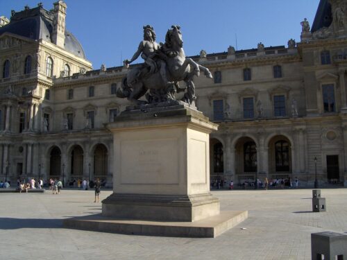 https://commons.wikimedia.org/wiki/Louis_XIV_de_France#/media/File:Louis_XIV_Louvre_HPIM0248.jpg