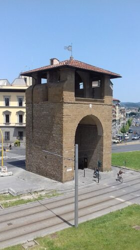 https://commons.wikimedia.org/wiki/File:Firenze_-_Porta_al_prato_01.jpg