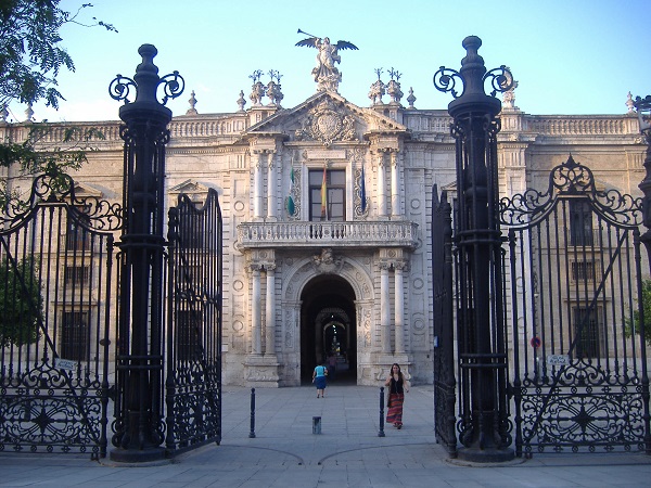 https://commons.wikimedia.org/wiki/File:Real_f%C3%A1brica_de_tabacos_de_Sevilla.JPG