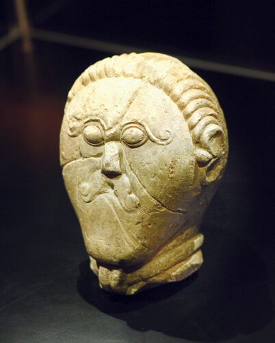 https://en.wikipedia.org/wiki/M%C5%A1eck%C3%A9_%C5%BDehrovice_Head#/media/File:Stone_sculpture_of_celtic_hero.jpg