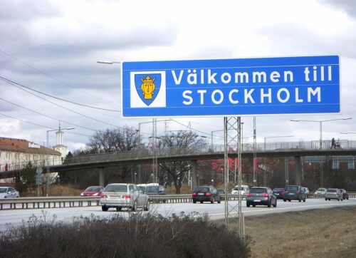 https://commons.wikimedia.org/wiki/Category:Coats_of_arms_of_Stockholm#/media/File:V%C3%A4lkommen_till_Stockholm_2009.jpg