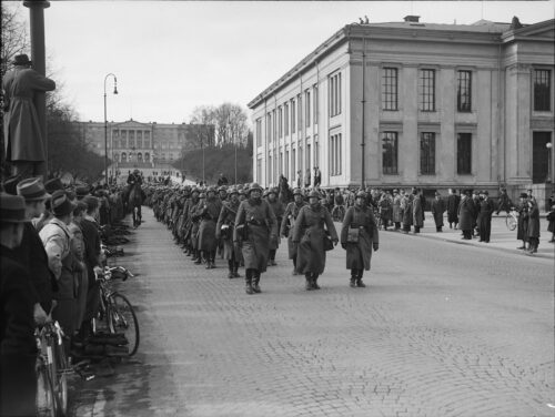 https://commons.wikimedia.org/wiki/Category:World_War_II_forces_of_Germany_in_Oslo#/media/File:German_soldiers_in_Oslo_9_April_1940.jpg
