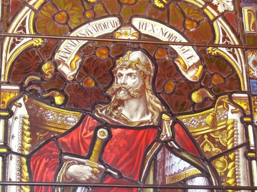 https://commons.wikimedia.org/wiki/Category:Harald_III_of_Norway_on_stained_glass_windows#/media/File:Harald_Hardrada_window_in_Kirkwall_Cathedral_geograph_2068881.jpg
