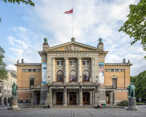 https://en.wikipedia.org/wiki/National_Theatre_(Oslo)#/media/File:NOR-2016-Oslo-National_Theatre.jpg
