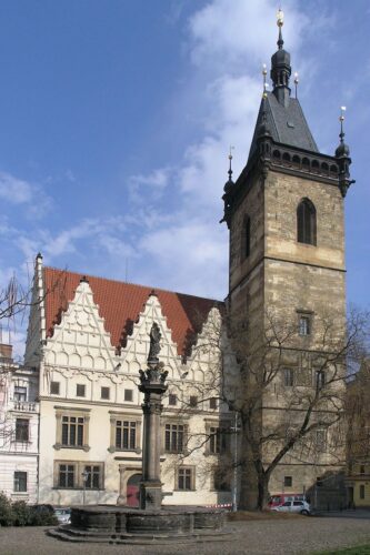 https://en.wikipedia.org/wiki/New_Town,_Prague#/media/File:Praha,_Nove_Mesto_-_Novomestska_radnice_III.jpg