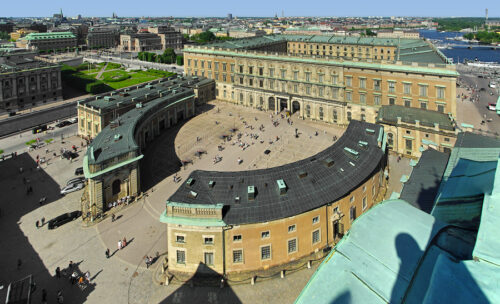 https://en.wikipedia.org/wiki/Stockholm_Palace#/media/File:Kunliga_slottet_2_copy1.jpg